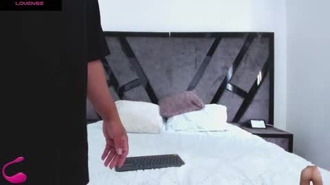 Snapshot of annieandstefan chatting on 10-16-25, 01:45 Annie and Stefan online show from 10-16-25, 01:45