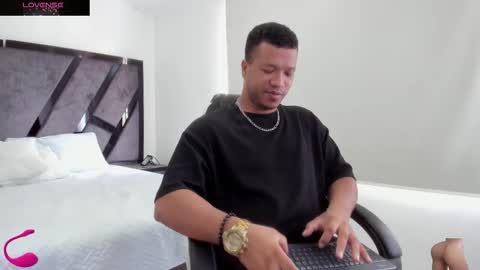 Snapshot of annieandstefan chatting on 11-25-25, 02:50 Annie and Stefan online show from 11-25-25, 02:50