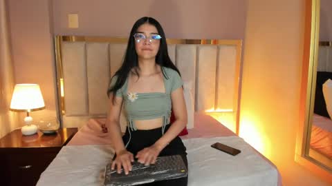 Annie Bluee online show from 05-08-26, 11:59