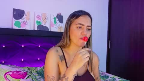 Snapshot of anniecollins6991 chatting on 01-07-26, 01:41 AnnieCollins69 online show from 01-07-26, 01:41