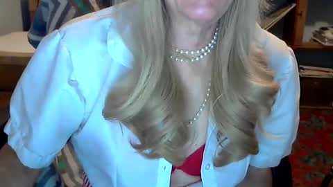 Snapshot of anniegurl chatting on 12-22-24, 01:00 anniegurl online show from 12-22-24, 01:00