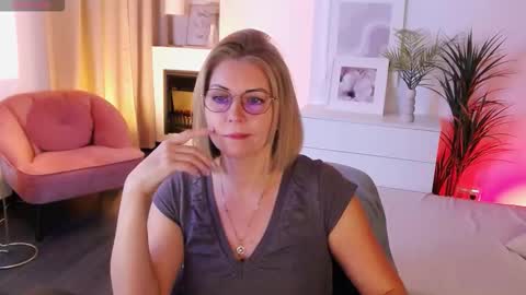 Annie online show from 10-05-25, 05:39