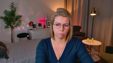 Annie online show from 04-27-26, 07:17