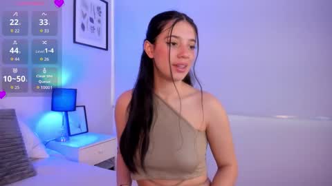 Snapshot of anniie_james_ chatting on 10-18-25, 12:17 Annie online show from 10-18-25, 12:17