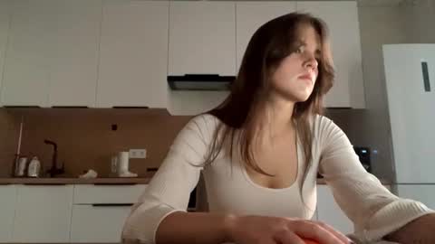 Snapshot of annisguion chatting on 09-14-25, 03:11 Leila Bruno online show from 09-14-25, 03:11