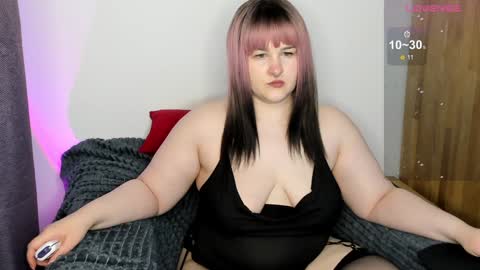 Snapshot of annnott chatting on 02-05-25, 11:44 Ann online show from 02-05-25, 11:44