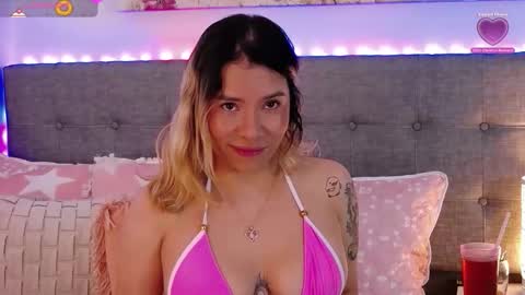 Snapshot of anntonellalee chatting on 10-13-25, 04:40 Antonella Lee online show from 10-13-25, 04:40