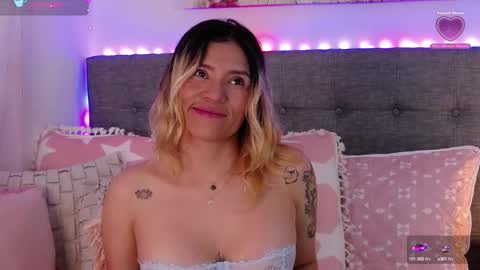 Snapshot of anntonellalee chatting on 10-14-25, 05:58 Antonella Lee online show from 10-14-25, 05:58