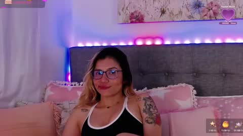 Snapshot of anntonellalee chatting on 10-15-25, 06:02 Antonella Lee online show from 10-15-25, 06:02