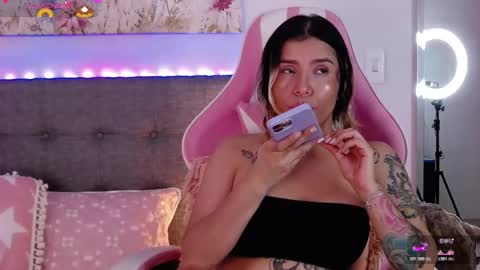 Snapshot of anntonellalee chatting on 11-19-25, 07:03 Antonella Lee online show from 11-19-25, 07:03