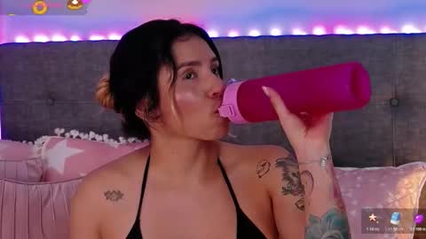 Snapshot of anntonellalee chatting on 11-25-25, 07:58 Antonella Lee online show from 11-25-25, 07:58