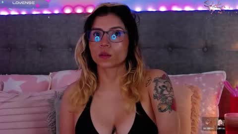 Snapshot of anntonellalee chatting on 12-15-25, 09:08 Antonella Lee online show from 12-15-25, 09:08