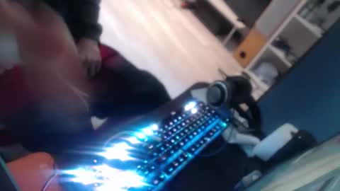 LoyalDog online show from 04-21-26, 10:10