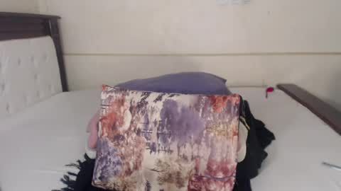 Snapshot of annybecca chatting on 07-28-26, 05:23 Anny online show from 07-28-26, 05:23