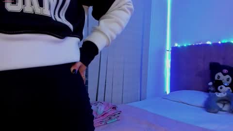 Snapshot of annybondie chatting on 02-10-25, 11:13 annybondie online show from 02-10-25, 11:13
