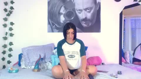 Snapshot of annyevans_ chatting on 06-21-26, 12:35 online show from 06-21-26, 12:35