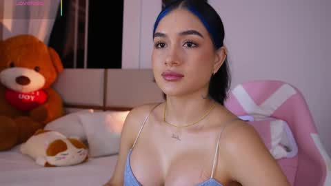 Snapshot of annyhizzle chatting on 05-05-26, 12:29 online show from 05-05-26, 12:29