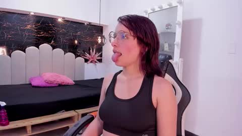 Snapshot of annyrosee chatting on 11-24-25, 08:30 Anny online show from 11-24-25, 08:30