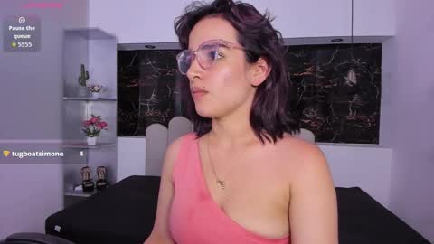 Snapshot of annyrosee chatting on 12-15-25, 08:02 Anny online show from 12-15-25, 08:02