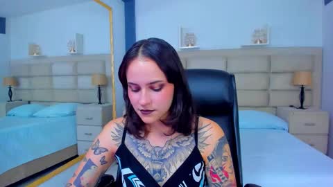 Snapshot of annythomsonn chatting on 10-26-25, 08:59 AnnyT online show from 10-26-25, 08:59