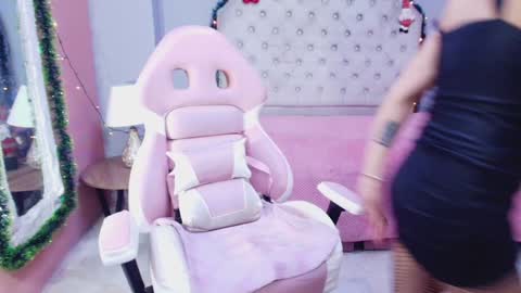 AnnyXhot online show from 12-18-24, 11:24