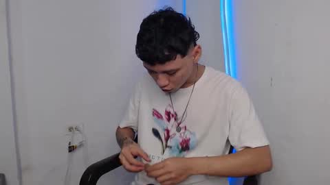 Snapshot of anoine_dirty chatting on 10-06-25, 03:59 Antoine Dirty online show from 10-06-25, 03:59