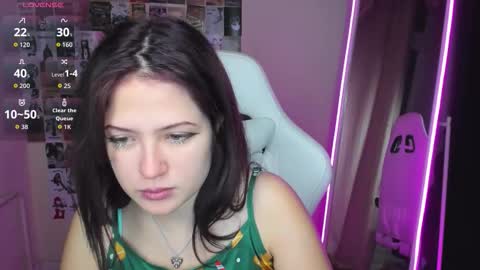 Snapshot of anora_millerr chatting on 10-08-25, 03:20 Anora online show from 10-08-25, 03:20