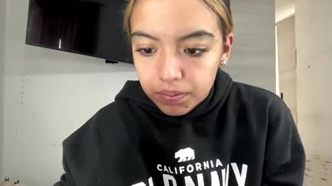 Snapshot of anotella_aa chatting on 04-15-26, 07:58 anotella_aa online show from 04-15-26, 07:58