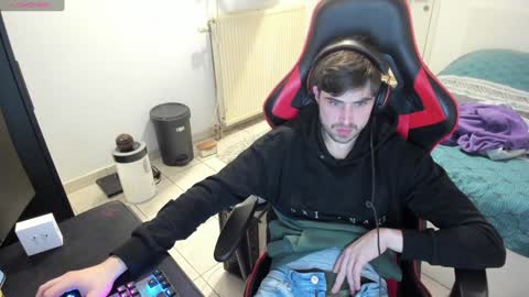 Snapshot of anthonyloveseks chatting on 01-25-25, 04:13 Anthony online show from 01-25-25, 04:13