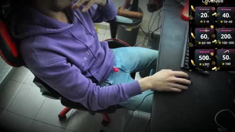 Snapshot of anthonyloveseks chatting on 11-30-25, 01:15 Anthony online show from 11-30-25, 01:15