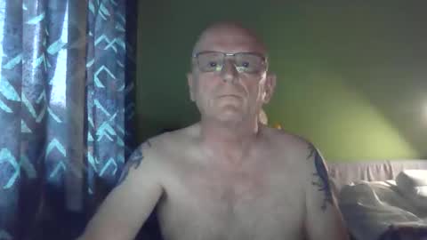 Snapshot of antmatt2025 chatting on 05-27-26, 04:20 antmatt2025 online show from 05-27-26, 04:20