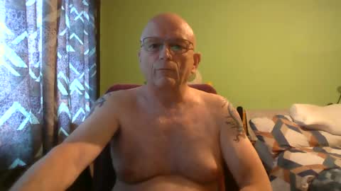 Snapshot of antmatt2025 chatting on 06-19-26, 04:00 antmatt2025 online show from 06-19-26, 04:00