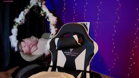 Antonella online show from 12-17-25, 03:45