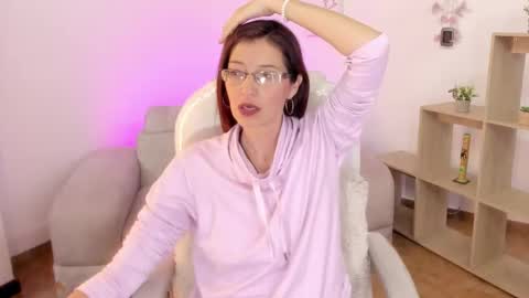 Snapshot of antoneella__ chatting on 02-21-25, 06:15 Antonella online show from 02-21-25, 06:15