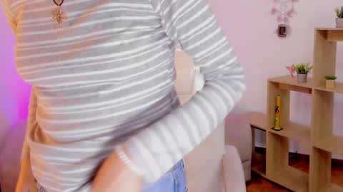 Snapshot of antoneella__ chatting on 02-24-25, 06:26 Antonella online show from 02-24-25, 06:26