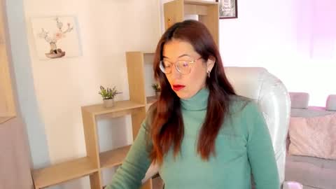 Snapshot of antoneella__ chatting on 09-17-25, 12:18 Antonella online show from 09-17-25, 12:18