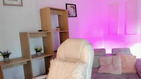 Snapshot of antoneella__ chatting on 09-24-25, 12:19 Antonella online show from 09-24-25, 12:19