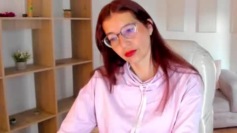 Snapshot of antoneella__ chatting on 10-19-25, 12:17 Antonella online show from 10-19-25, 12:17