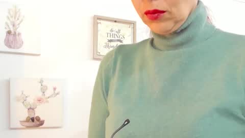 Snapshot of antoneella__ chatting on 10-29-25, 12:07 Antonella online show from 10-29-25, 12:07