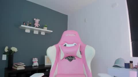 Antonella online show from 04-21-26, 01:42