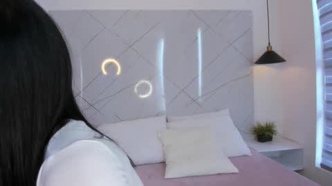 Snapshot of antonella__rouse chatting on 11-17-25, 08:14 Antonella online show from 11-17-25, 08:14