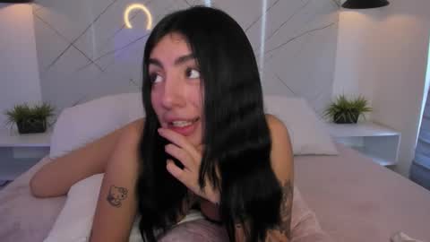 Snapshot of antonella__rouse chatting on 11-25-25, 09:26 Antonella online show from 11-25-25, 09:26