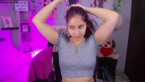 Snapshot of antonella_emma chatting on 11-18-25, 12:53 online show from 11-18-25, 12:53