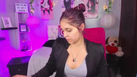 Snapshot of antonella_emma chatting on 12-15-25, 12:53 online show from 12-15-25, 12:53