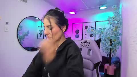 Antonella.  online show from 04-30-26, 01:06
