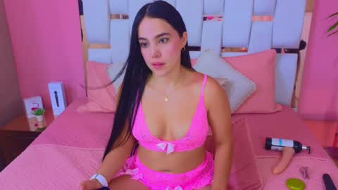 Snapshot of antonellaa_hanks chatting on 12-23-24, 01:24 online show from 12-23-24, 01:24