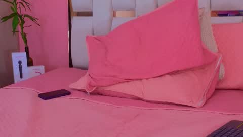 Snapshot of antonellaa_hanks chatting on 02-13-25, 04:17 online show from 02-13-25, 04:17