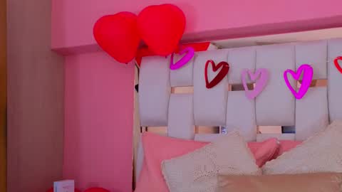 Snapshot of antonellaa_hanks chatting on 02-21-25, 04:26 online show from 02-21-25, 04:26