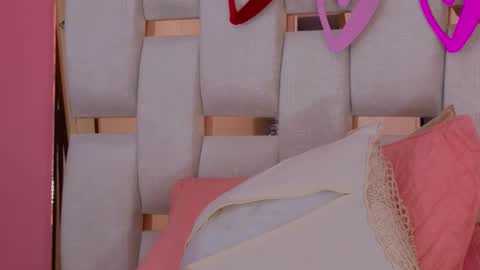 Snapshot of antonellaa_hanks chatting on 02-27-25, 04:21 online show from 02-27-25, 04:21