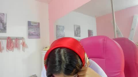 Snapshot of antonellakling_ chatting on 01-27-25, 04:43 ANTONELLA online show from 01-27-25, 04:43